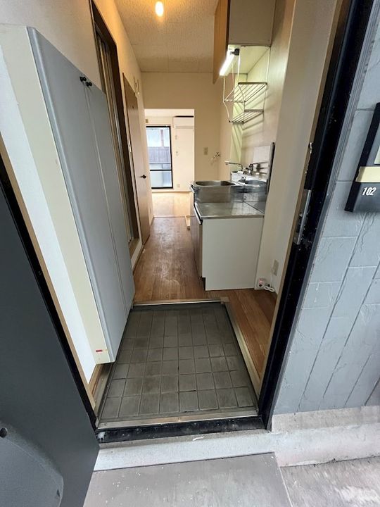 アーバン和202号室の玄関