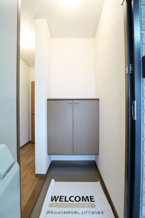 リベールコート201の玄関