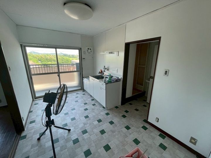 溝口ハイツF-4号室の居間