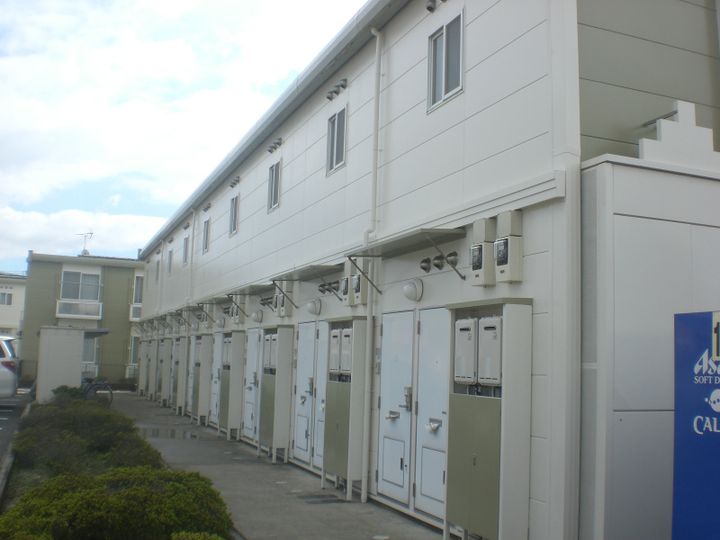 レオパレスドミール細江N参番館208の玄関