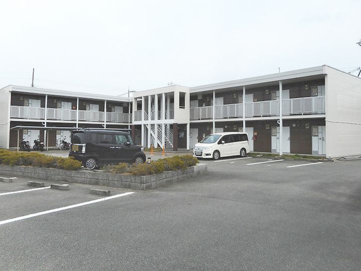 レオパレスKASAGI214の外観