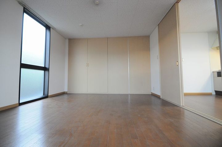 レオパレスHIRO201の居間