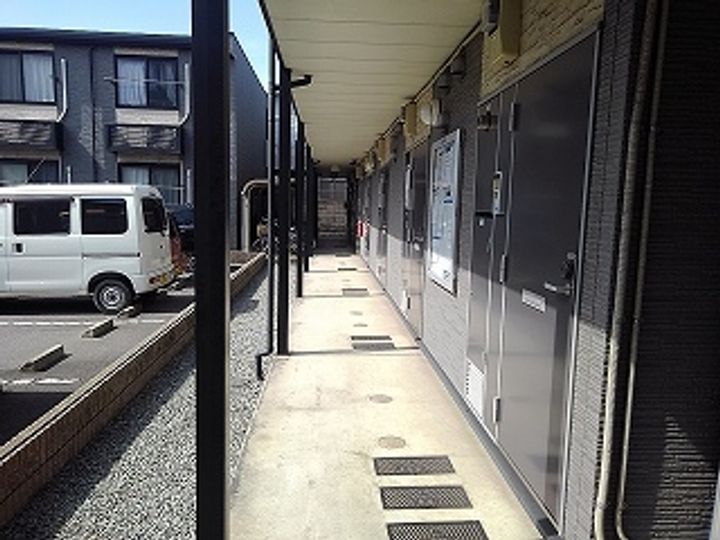 レオパレスコスモス今在家202の玄関