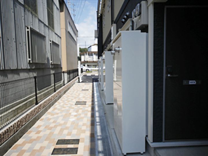 レオネクスト城見橋ハイツ205の玄関