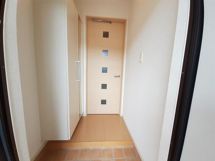 サニーアップヒルEの玄関