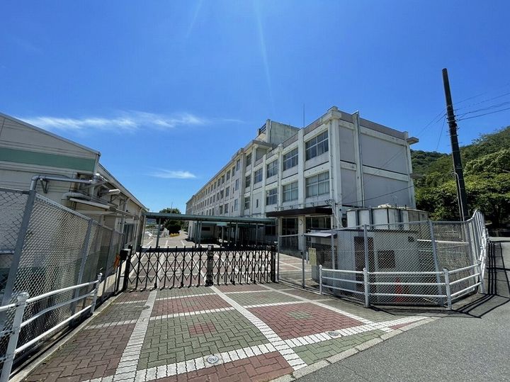 ヴェルジュール佐土の周辺