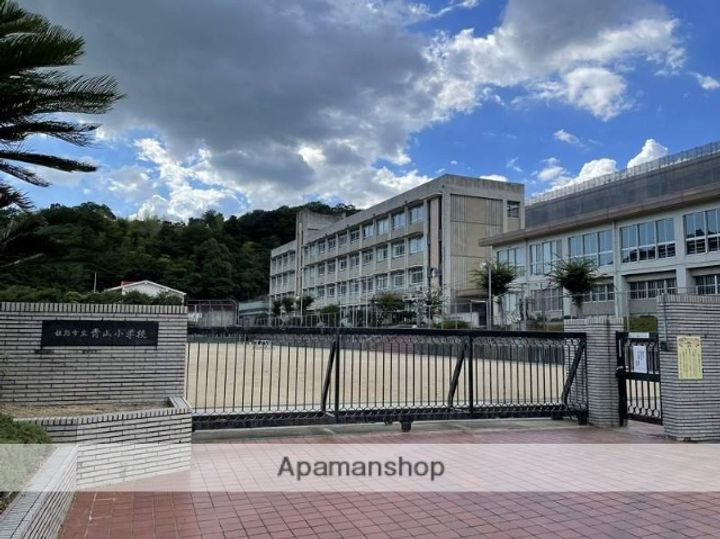 サンハイム下手野 B107の周辺