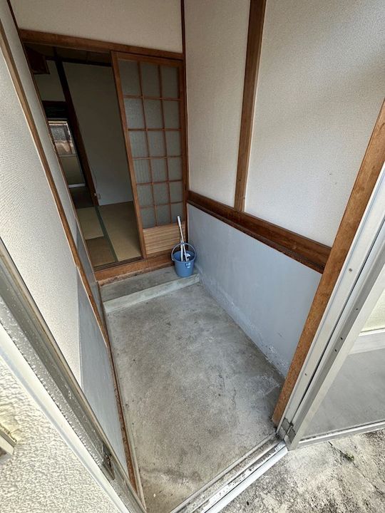 植木野ハウス A棟2号室の玄関