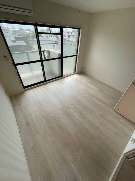 ジュネス白国310号室の居間
