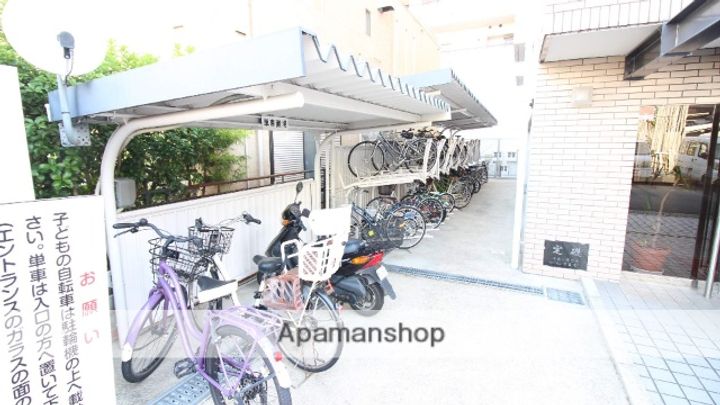 フォレスト神宮前の外観