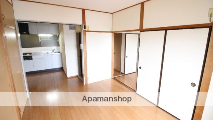 南マンションの居間