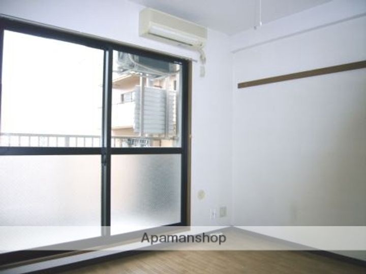 サンルピナスの居間