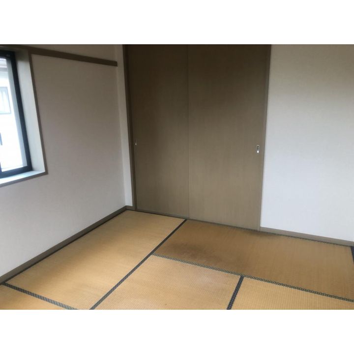 アップウェル八木203号室の居間