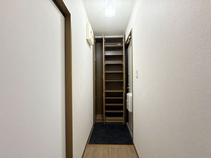 ジュネスコート B棟の玄関