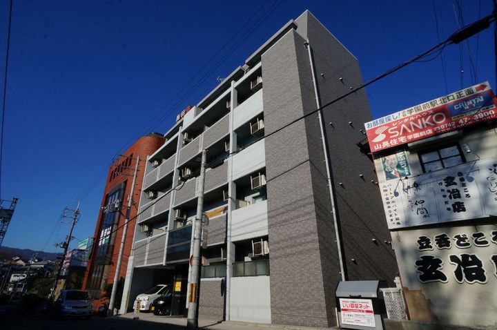 サンシャイン 富雄駅前の外観