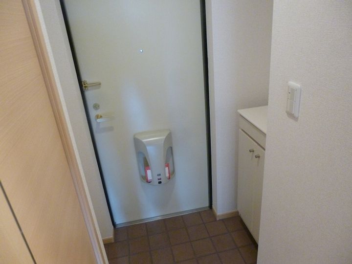 サンシャイン 富雄駅前の玄関