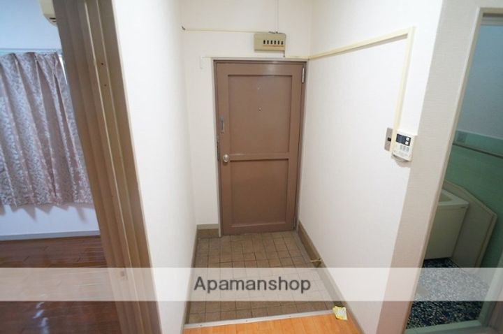 田村マンションの玄関