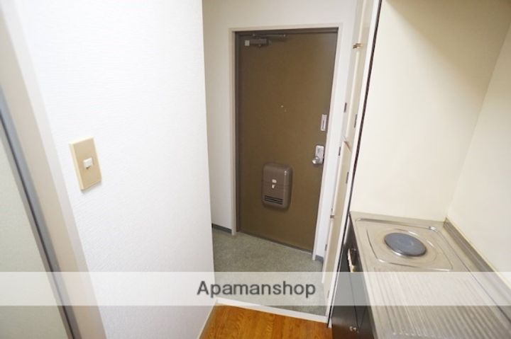 奈良県奈良市西大寺北町3丁目の賃貸マンションの玄関