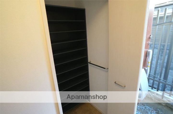 ミューズ秋篠102の玄関