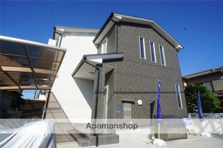 シャルマン尼ヶ辻の外観