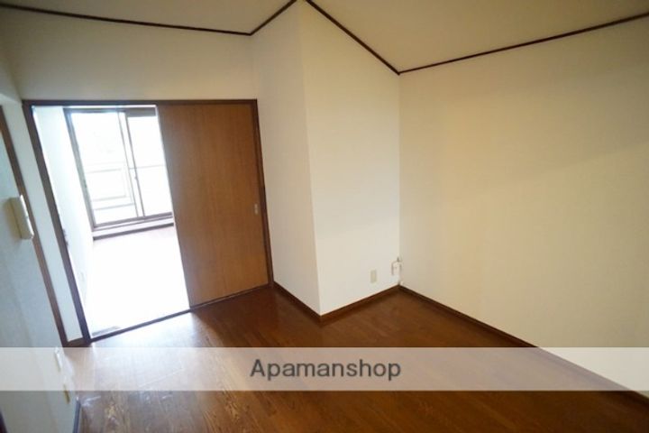 フロンティアの内装