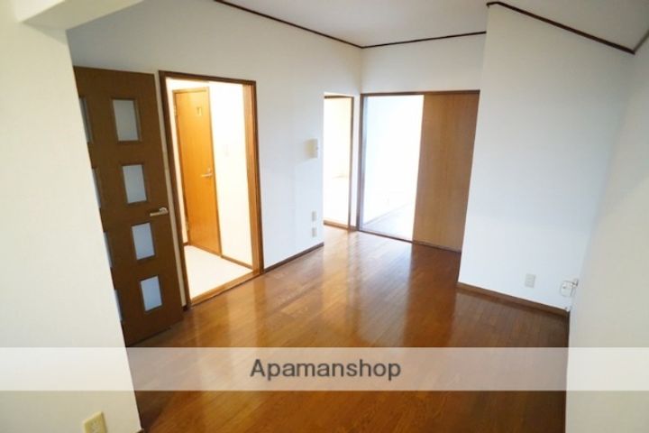 フロンティアの内装