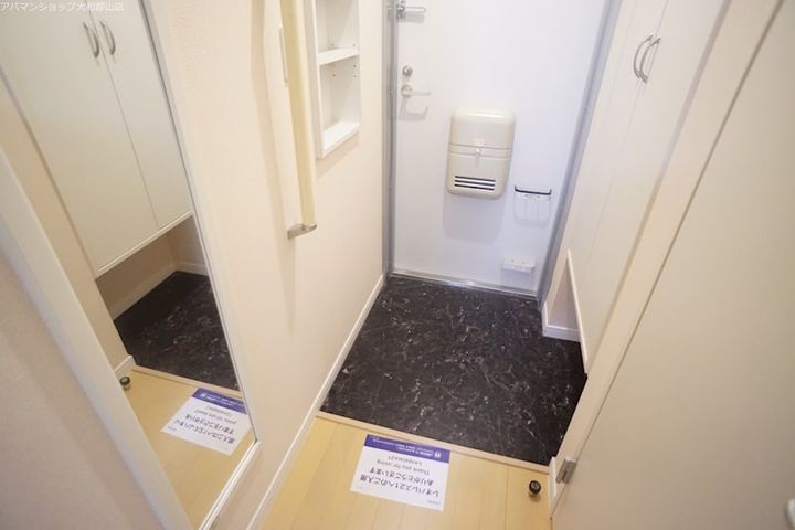 レオネクストコミンチャーレ九条104の玄関