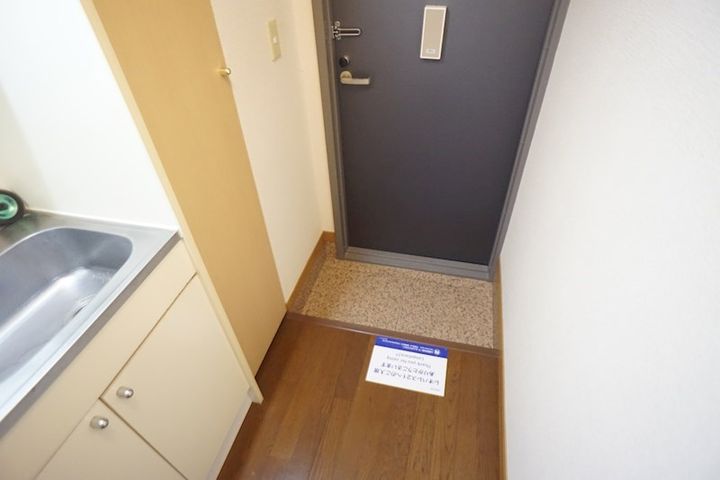 レオパレス大陽壱番館101の玄関