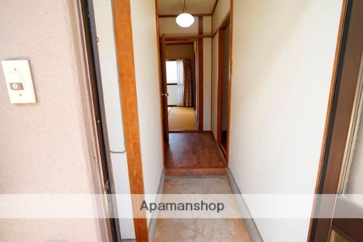 東有紀マンションの玄関