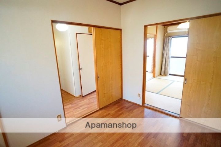 東有紀マンションの居間