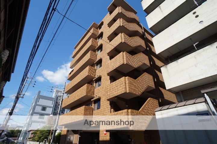 インペリアル東生駒の外観