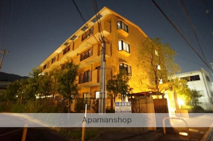 シェーヌ生駒の外観