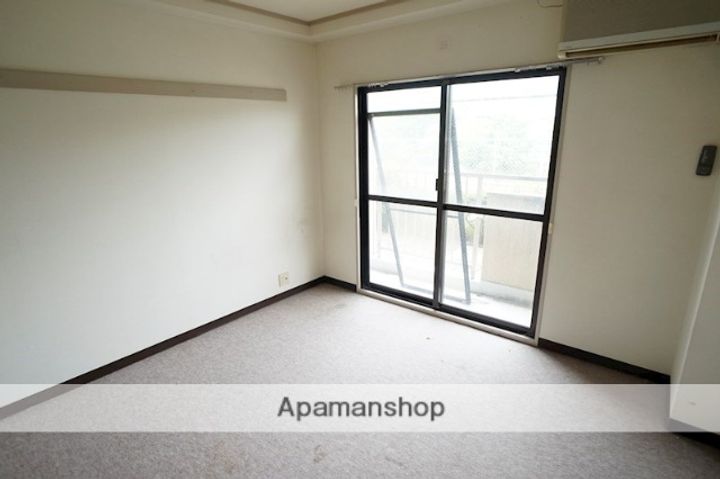 奈良県生駒市中菜畑2丁目の賃貸マンションの居間