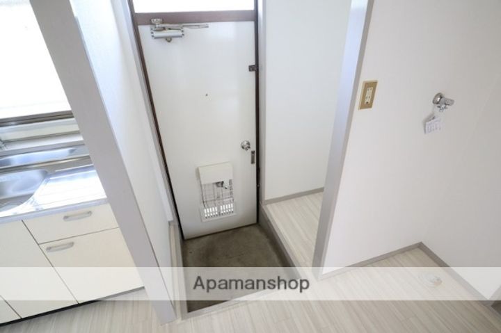 奈良県生駒市壱分町の賃貸アパートの玄関