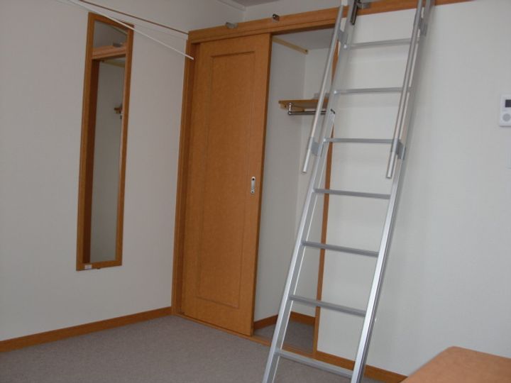レオパレスいぶきの居間