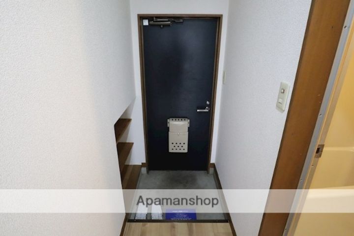 ラ・フォーレ前栽の玄関