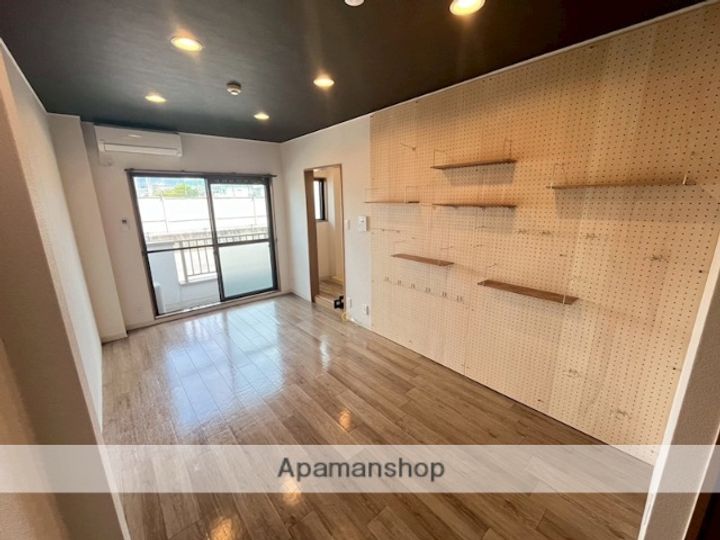 サンライズマツモトの居間