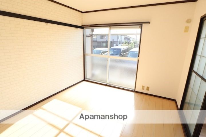 奈良県天理市乙木町の賃貸アパートの居間