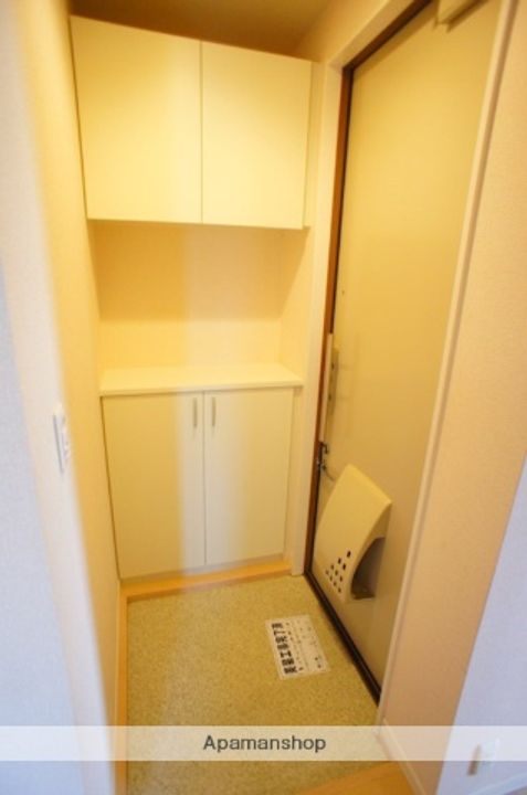 奈良県天理市二階堂上ノ庄町の賃貸アパートの玄関