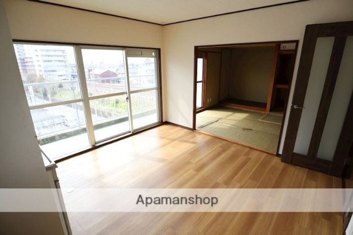 奈良県天理市川原城町の賃貸マンションの内装