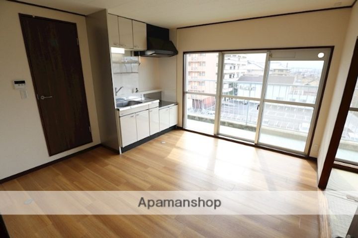 奈良県天理市川原城町の賃貸マンションの居間