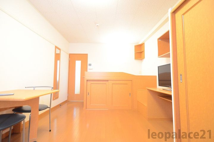 レオパレス山の辺102の居間