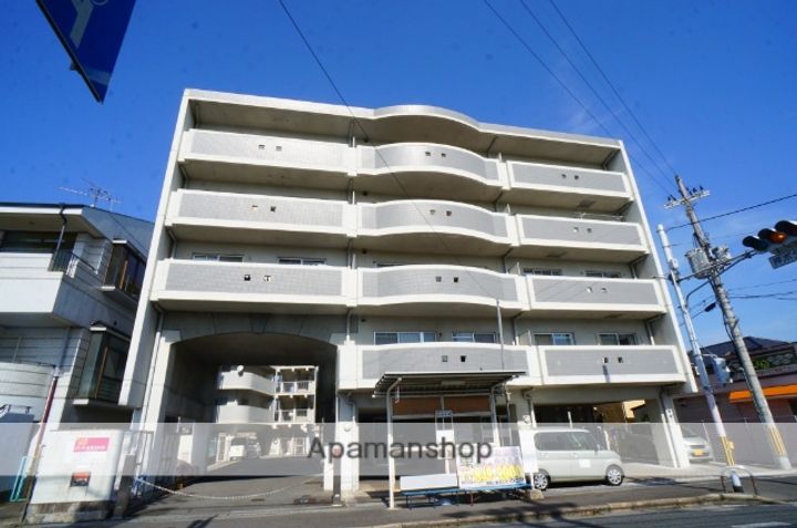 ウエストポート B棟の外観