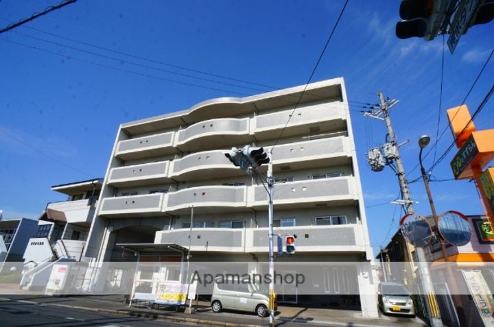 ウエストポート B棟の外観