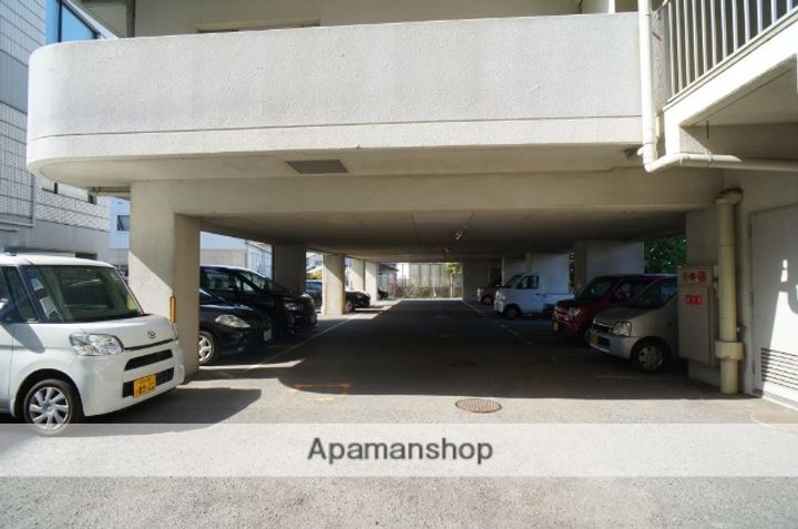 ウエストポート B棟の外観