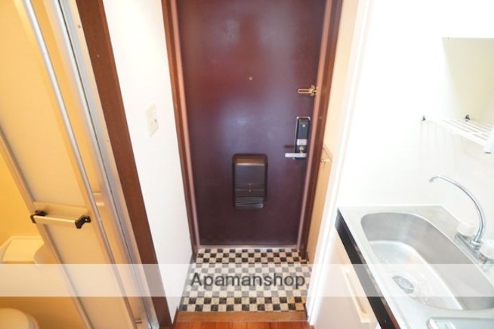 奈良県奈良市富雄北2丁目の賃貸マンションの玄関