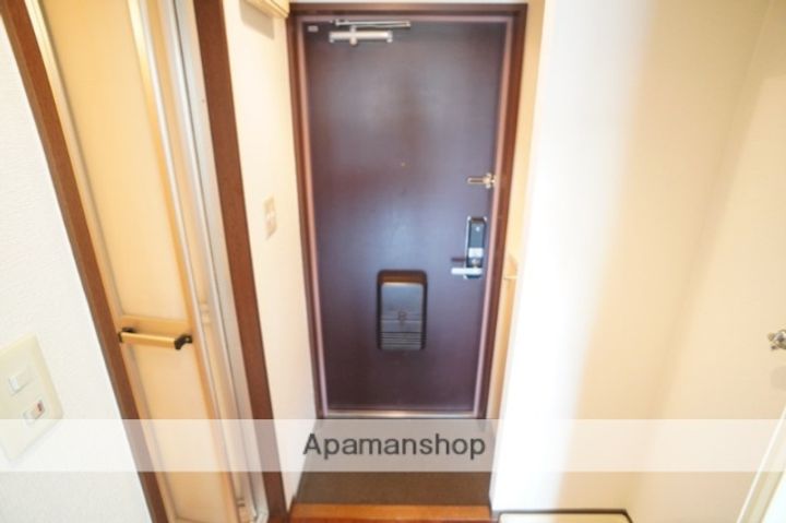 奈良県奈良市富雄北2丁目の賃貸マンションの玄関