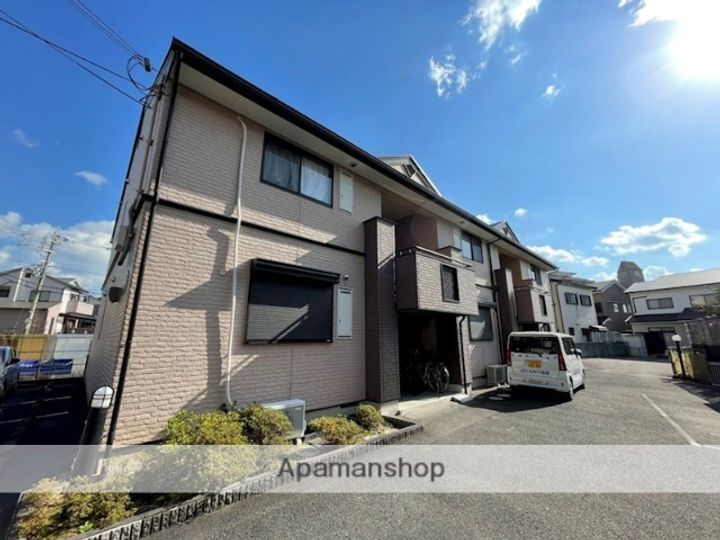 ファミーユ学園前の外観