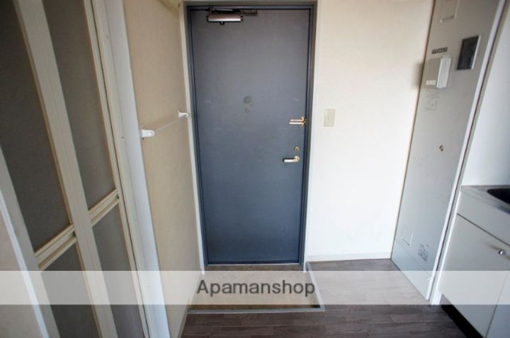 オーティス富雄の玄関