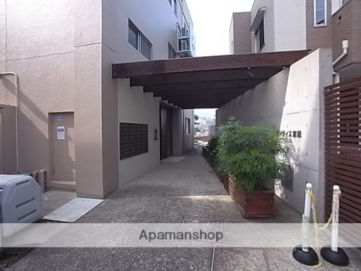 オーティス富雄の周辺